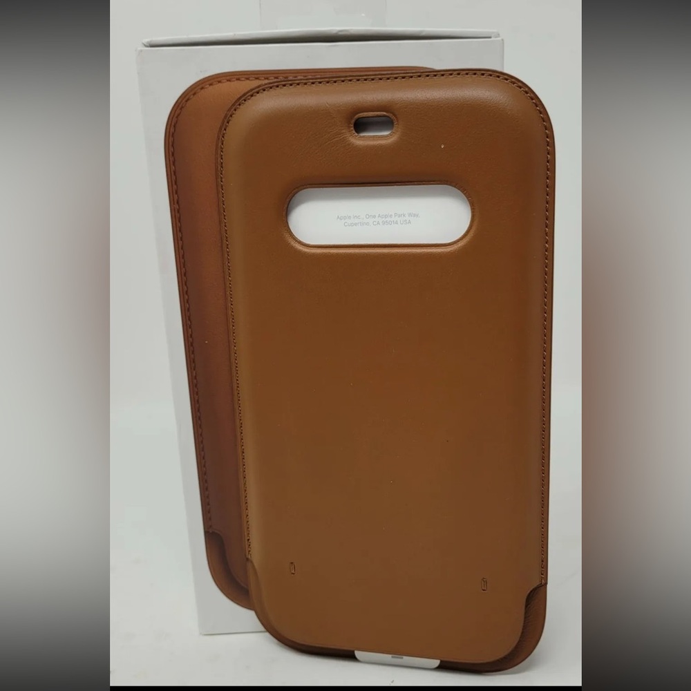 Apple Leather Sleeve Case with MagSafe for iPhone 12/pro - Saddle Brown